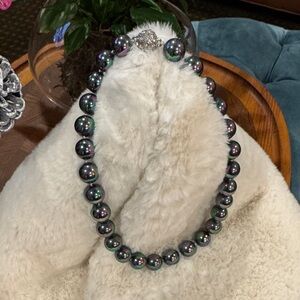 Lustrous Black and Green Pearl Necklace
